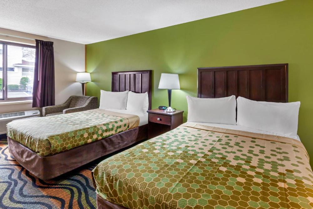 Econo Lodge Inn & Suites Oconto
